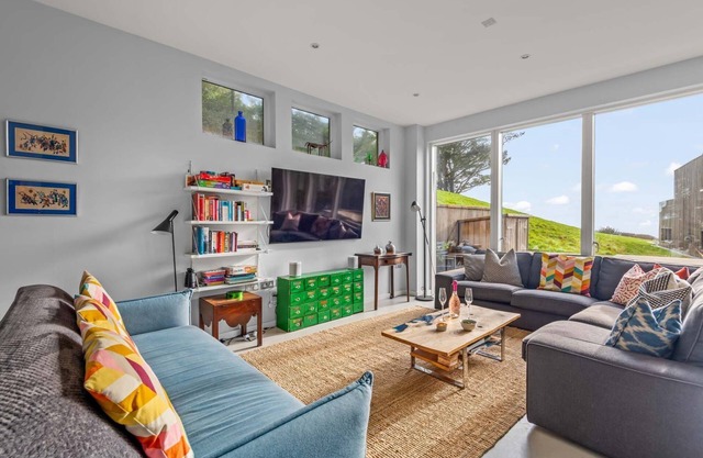 Beautiful holiday home with hot tub, just a walk away from Talland beach.