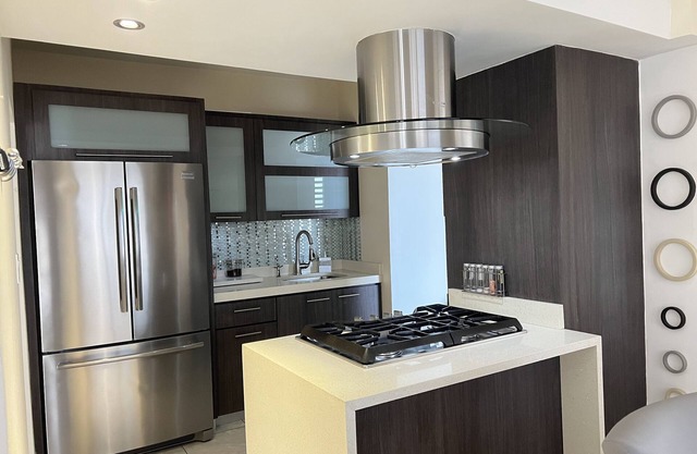 Beautiful home 10 min from everythin!