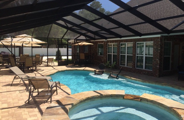 Beautiful Home~6Beds/5Baths, Prv Pool & Spa, Volleyball Ct/Pet Friendly~