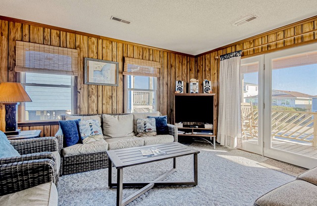 Beautiful Home Close to Beach w/Free WiFi, Central AC, Private W/D, Water Views