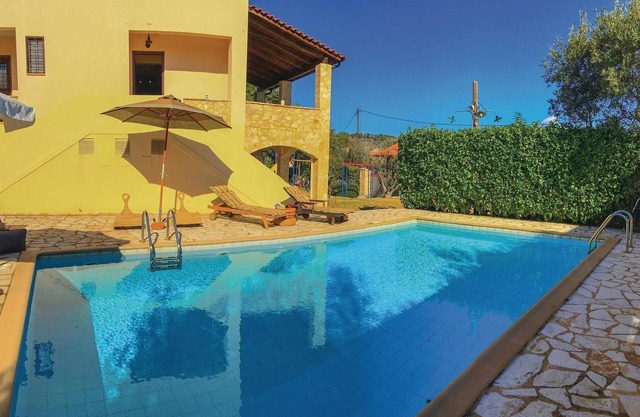 Beautiful home in Aigio