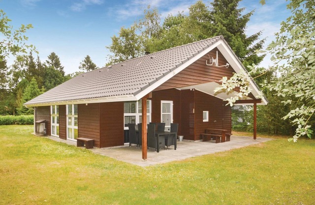 Beautiful home in Ansager with WiFi