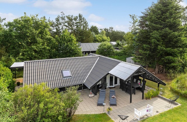 Beautiful home in Fårvang with WiFi