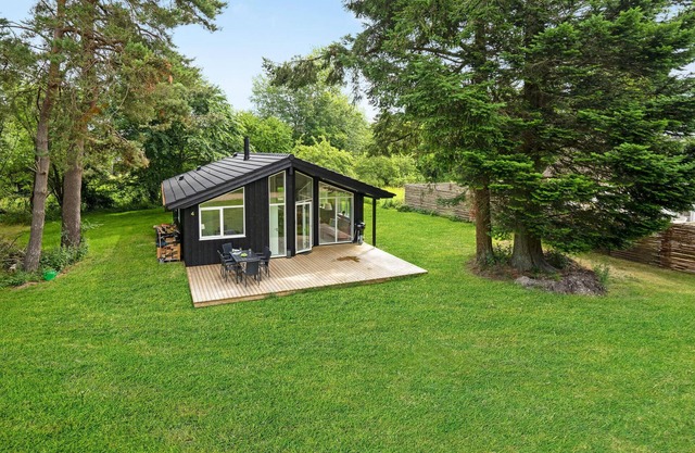 Beautiful home in Højby with WiFi