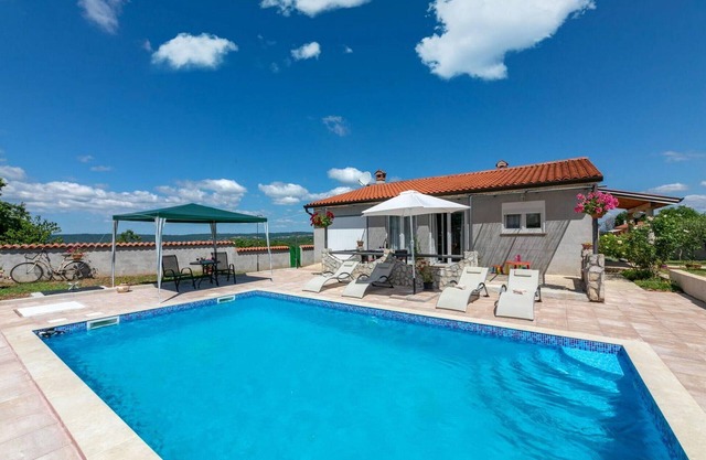 Beautiful home in Labin with WiFi