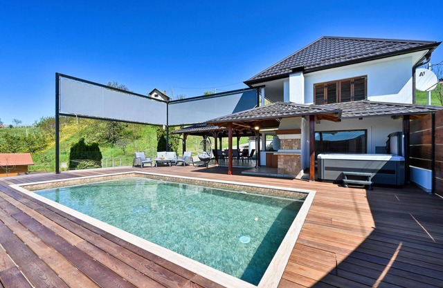 Beautiful home in Ljubescica with WiFi