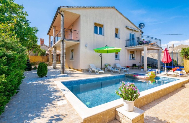 Beautiful home in Peruski with kitchen