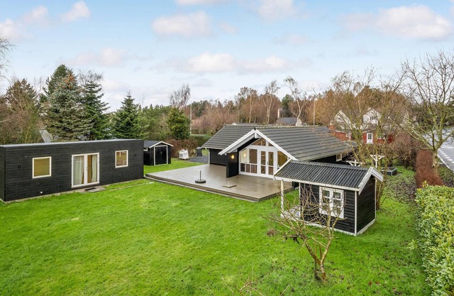 Beautiful home in Stege with WiFi