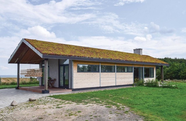 Beautiful home in Tranekær with WiFi