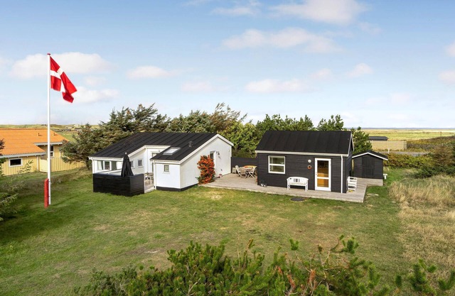 Beautiful home in Ulfborg with WiFi