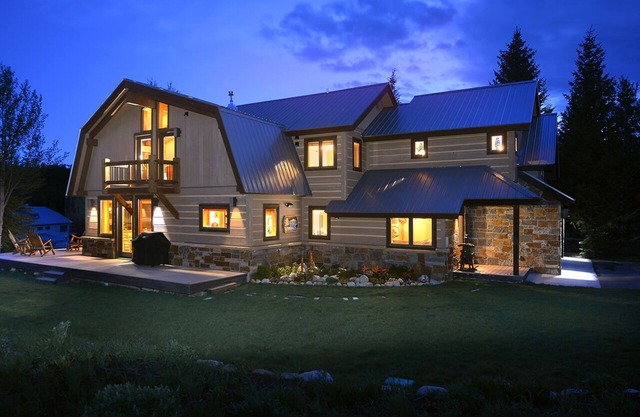 Beautiful home in Meridian Lake Park neighborhood just mins from the slopes