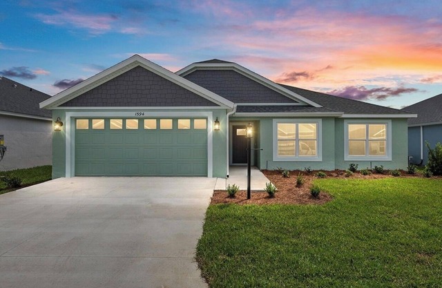 Beautiful Home in The Village FL near Sawgrass Grove.