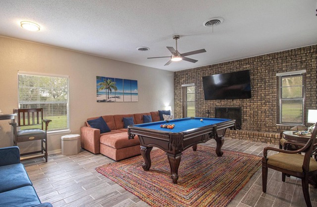 Beautiful Home Near Beach Sleeps 12+