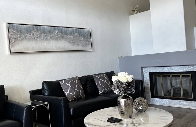 Beautiful Home Near the Beach and Shopping Centers