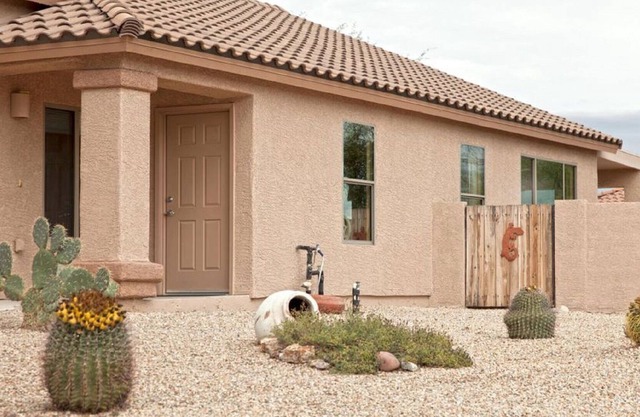 Beautiful Home w Mtn Views & Garage - Perfect for Snowbirds!!