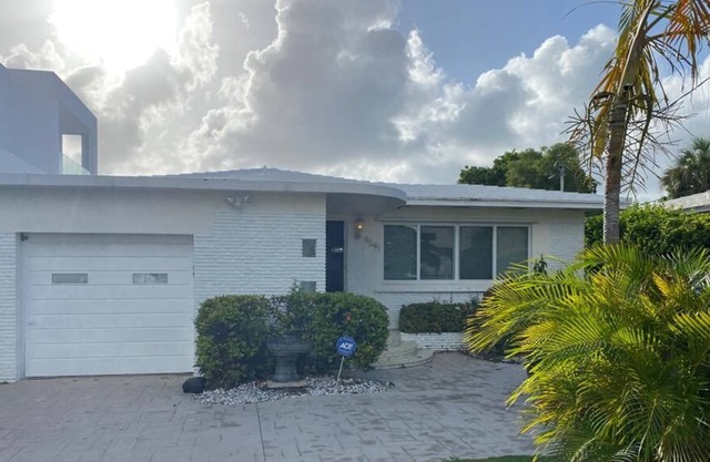 BEAUTIFUL HOMES IN SURFSIDE MIAMI