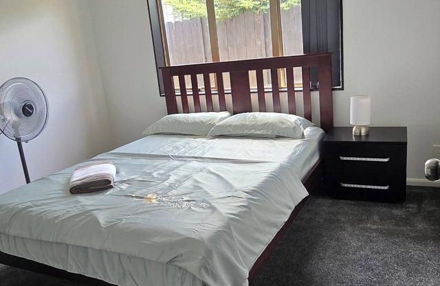 Beautiful homestay neat and tidy room with attached bathroom. Fountains view