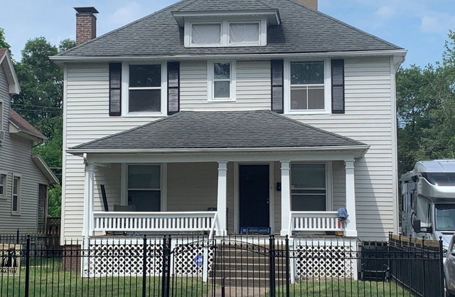 Beautiful “House” 4-bed”ROOMS” not bunks-Hotel 4 Bedrooms 100 dollars each room