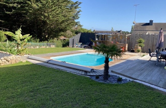 Beautiful house on large plot for 9 people, 140 m2 with private pool