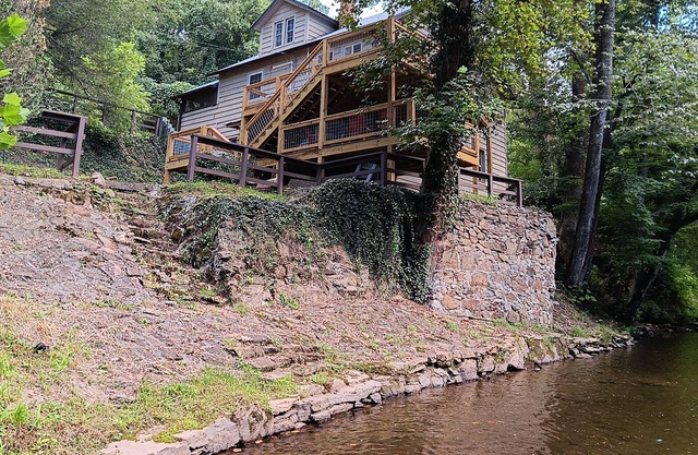 Beautiful House, Phenomenal View!