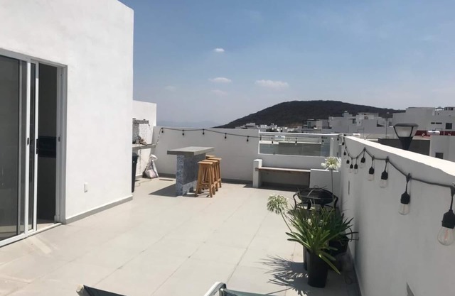 Beautiful house with previous reservation use heated pool