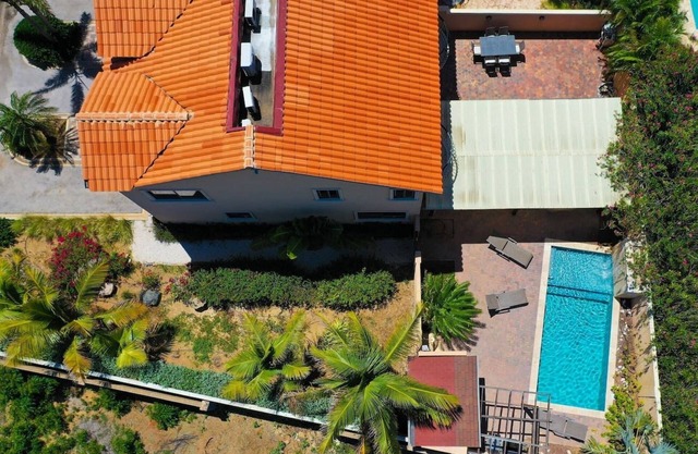 Beautiful House with Private Pool