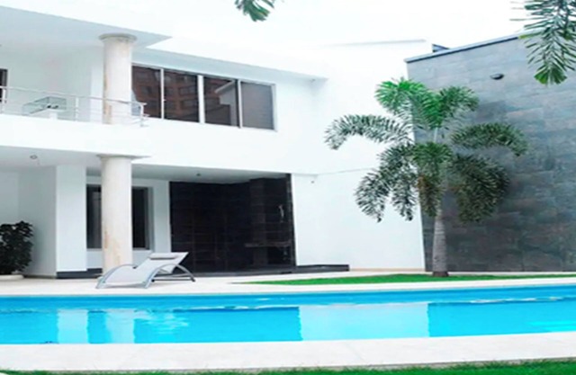 BEAUTIFUL HOUSE WITH PRIVATE POOL
