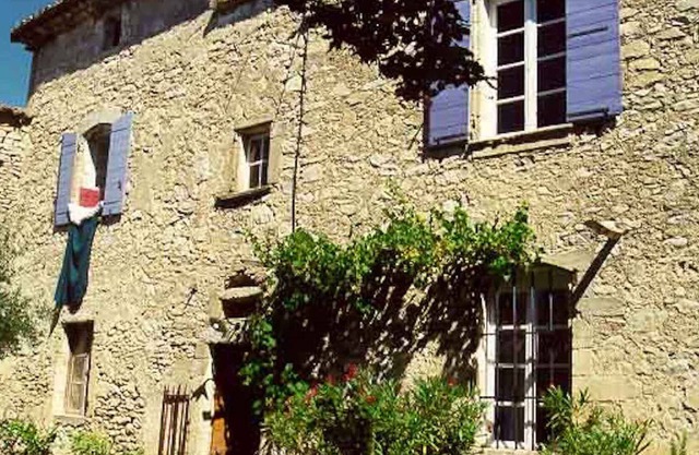 Beautiful house with swimming pool in the center of a hamlet near Uzès