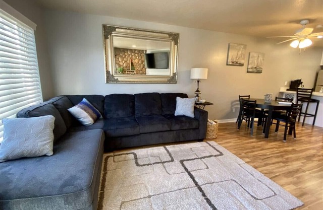 Beautiful Inn Building Condo #208 Pet friendly