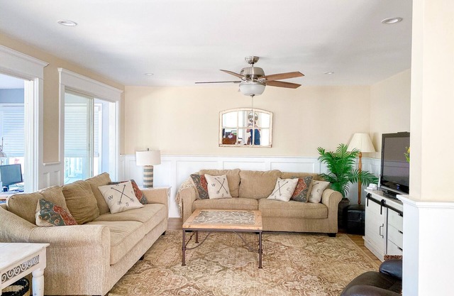 Beautiful, inviting, steps to gorgeous beach, impeccably clean!