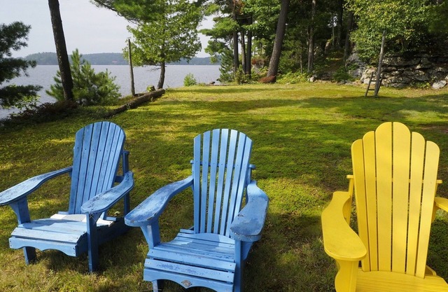 Beautiful Island Cottage with Amazing Views, Private Dock in Huntsville Canada