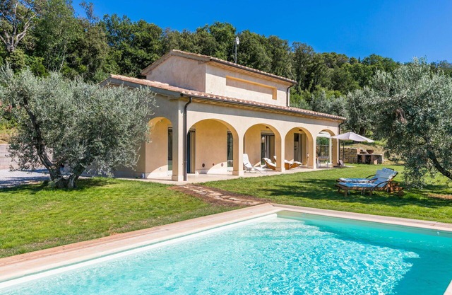 Beautiful private villa with A/C, WIFI, private pool, TV, patio, panoramic view and parking
