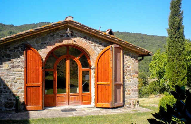 Beautiful villa for 4 guests with WIFI, pets allowed, panoramic view and parking