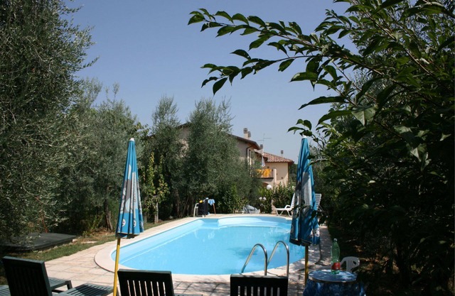 Beautiful apartment for 6 people with A/C, pool, TV, terrace and parking, close to Arezzo