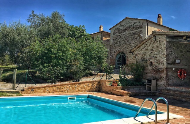 Beautiful private villa with WIFI, private pool, A/C, TV, patio, panoramic view, close to Montalcino