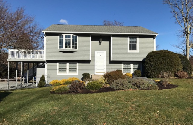 Beautiful Jamestown home steps from the water
