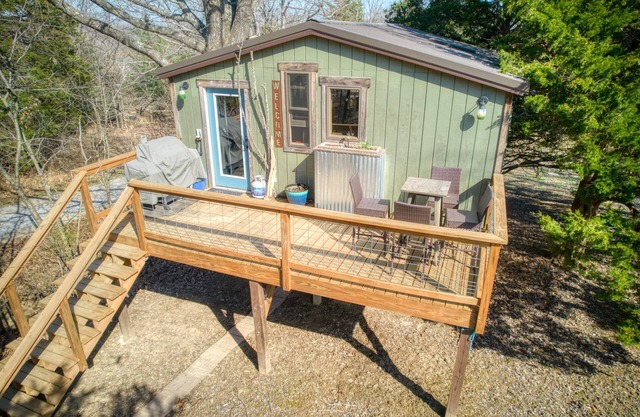 Beautiful Jaybird Treehouse