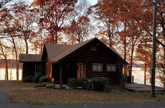 Beautiful Lake Front Getaway with Private Boat Dock