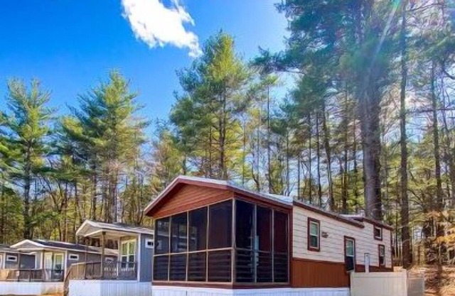 Beautiful Lake George Cottage