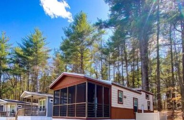 Beautiful Lake George Cottage