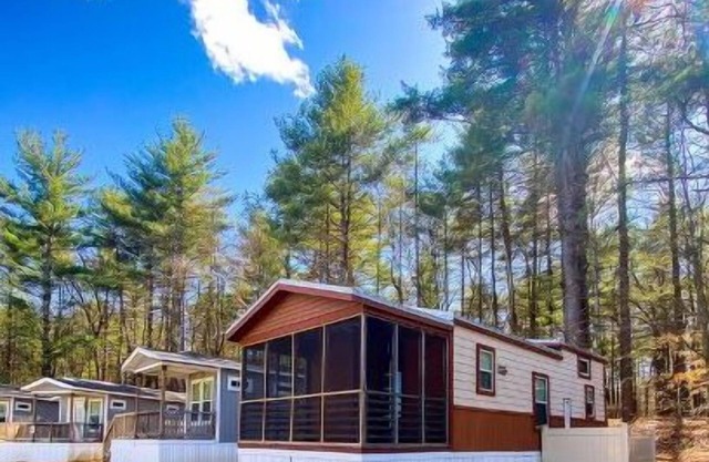 Beautiful Lake George Cottage