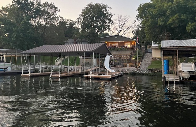 Beautiful lake house steps away from the lake!