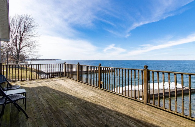 Beautiful Lake House on Lake Ontario