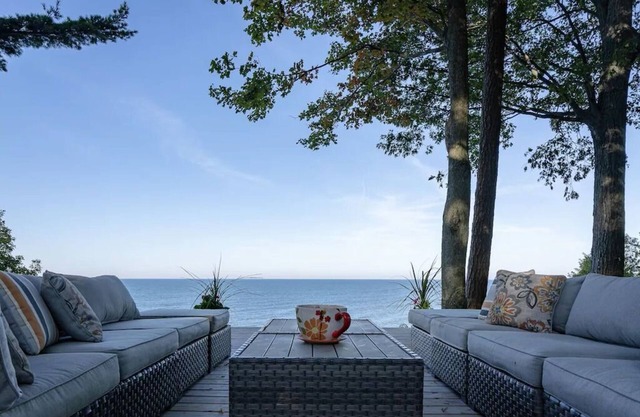 Beautiful Lake Michigan Cottage with Beach Access