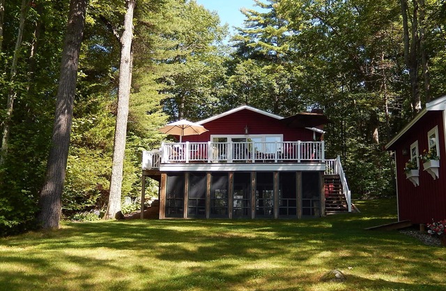 Beautiful Lakefront Escape - Book Your Fall Foliage GetAway!