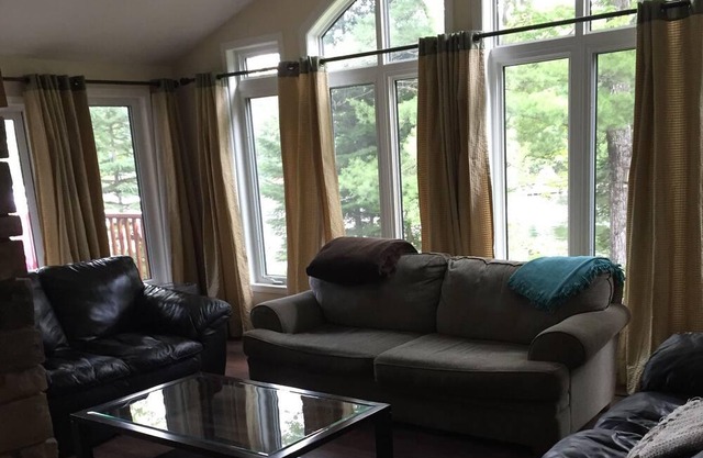 Beautiful lakeside cottage