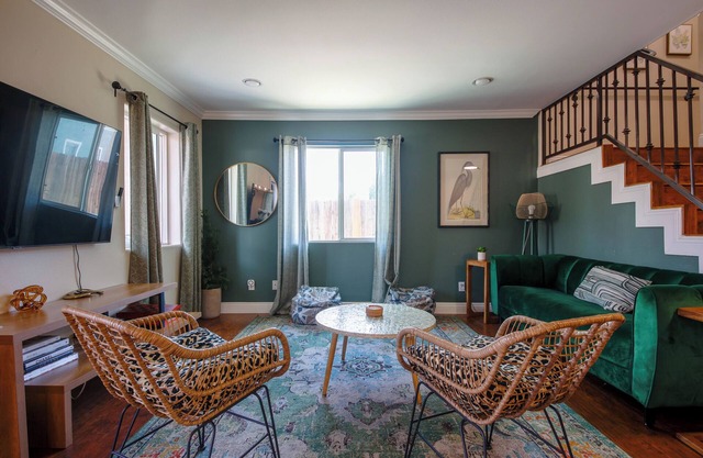 Beautiful large Home. Just a few minutes from DTLA