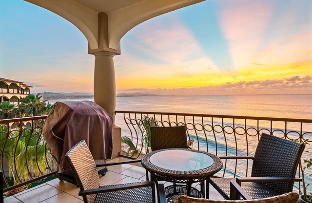 Beautiful Las Olas beachfront condo. A surf lover's dream!