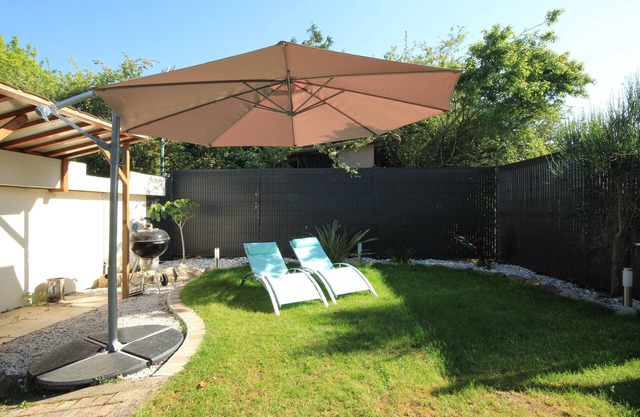 Beautiful little house with private garden, near beach and countryside. Quiet rental
