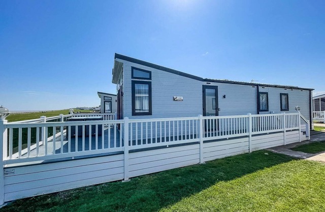 Beautiful lodge with full sea views at Broadland Sands in Suffolk ref 20235BS